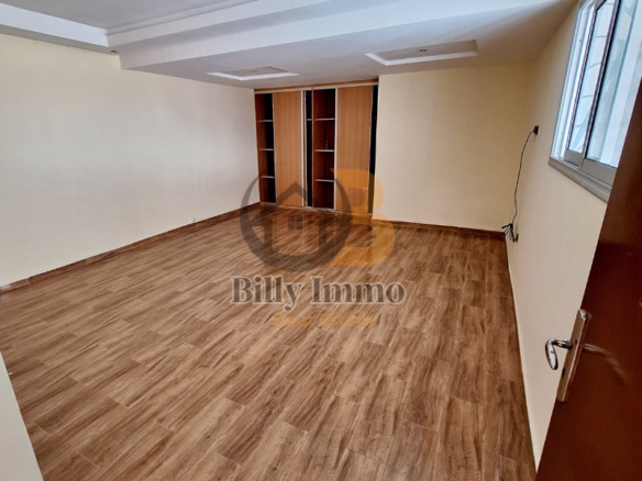 Bureau/Studio à louer Benjdia